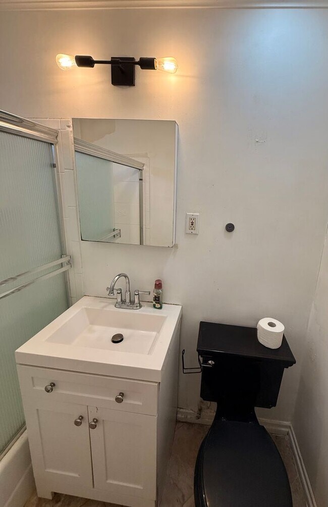 Building Photo - 1200 Laveta Terrace