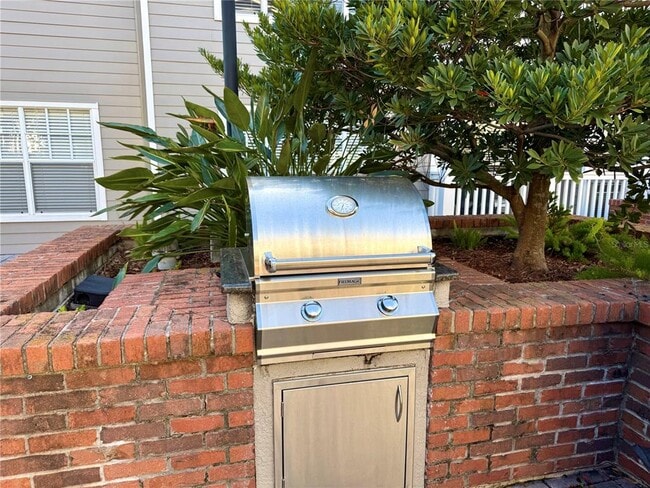 Building Photo - 800 S Dakota Ave