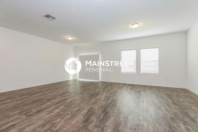 Building Photo - 3 Bedroom Pet-Friendly Home in Haines City, FL with Main Street Renewal