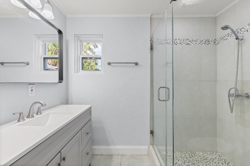 Building Photo - 310 Burland St