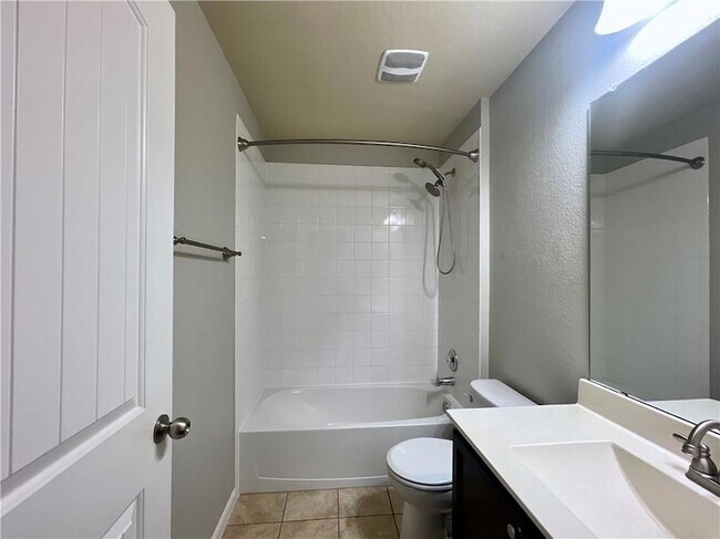 Building Photo - 115 Leona River Trl