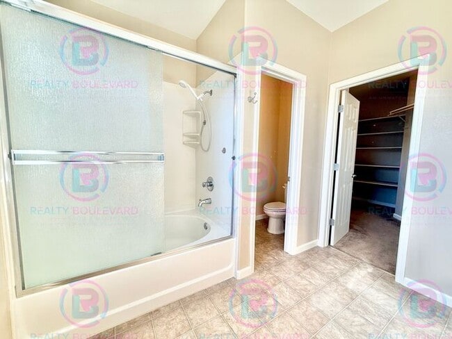 Building Photo - Beautiful townhome in South Meadows! 3-bed...