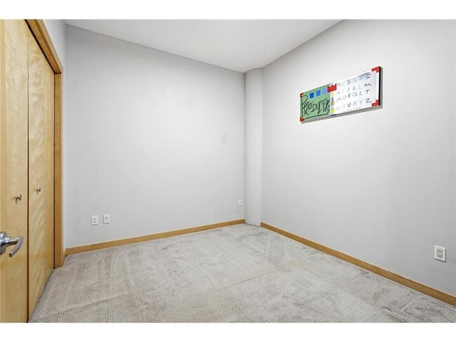 Building Photo - 215 10th Ave S