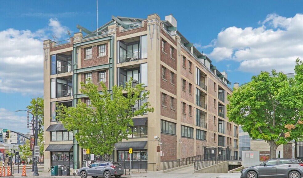 Building Photo - Dakota Lofts