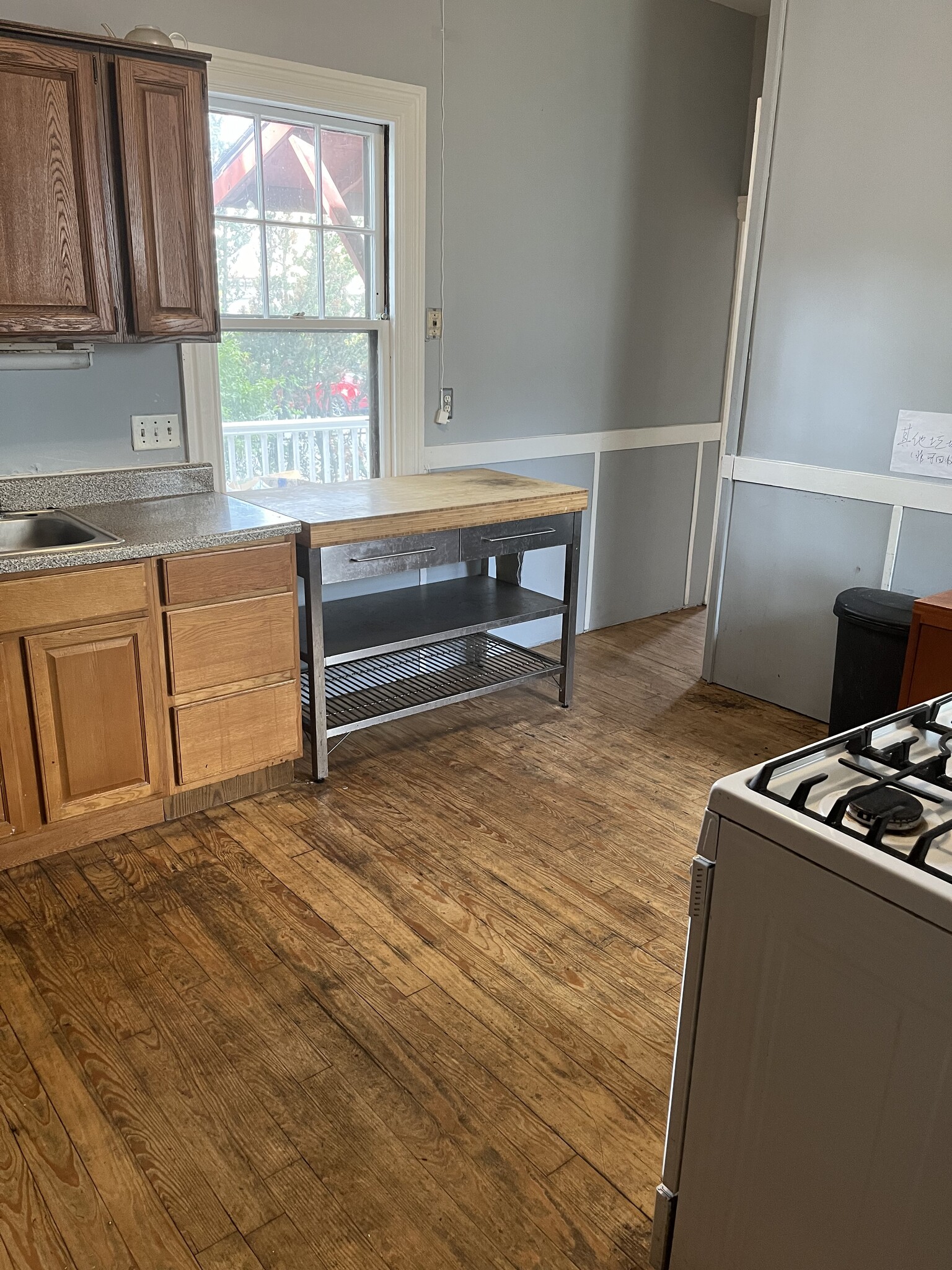 Building Photo - 42 Putnam Ave