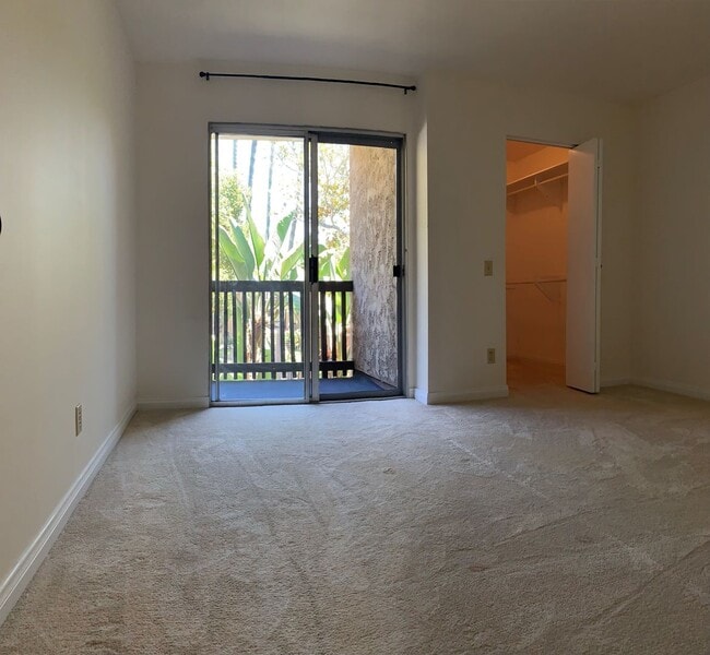 Building Photo - Condo in the Heart of Mission Valley!