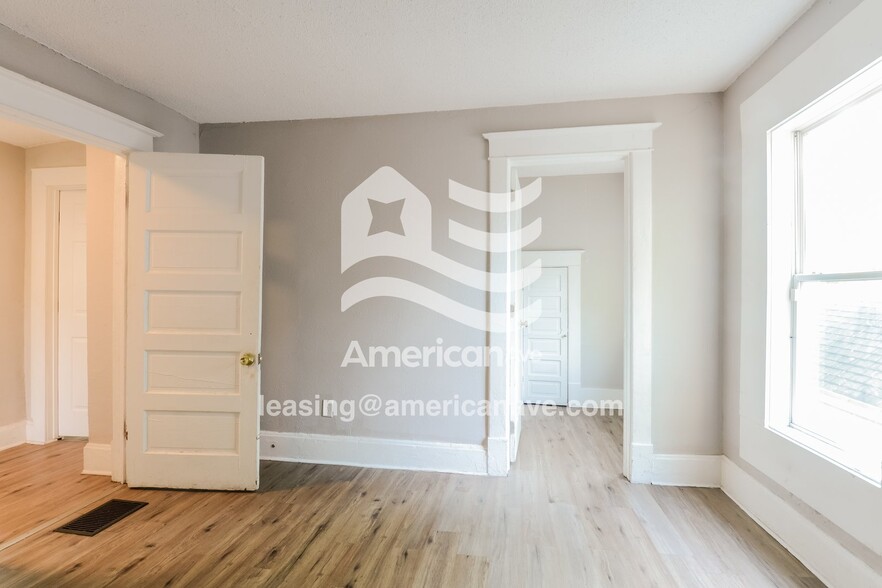 Building Photo - 307 N Denny St