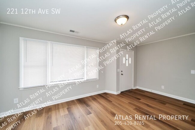 Building Photo - 221 12th Ave SW