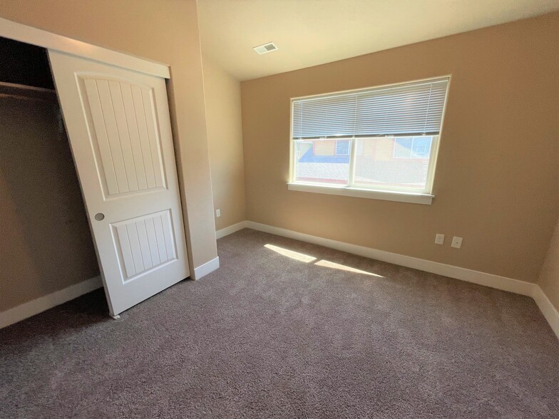 Building Photo - 16650 N Profit Cir