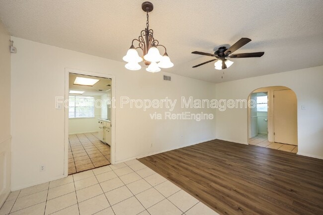 Building Photo - 3647 Pinebluff Dr