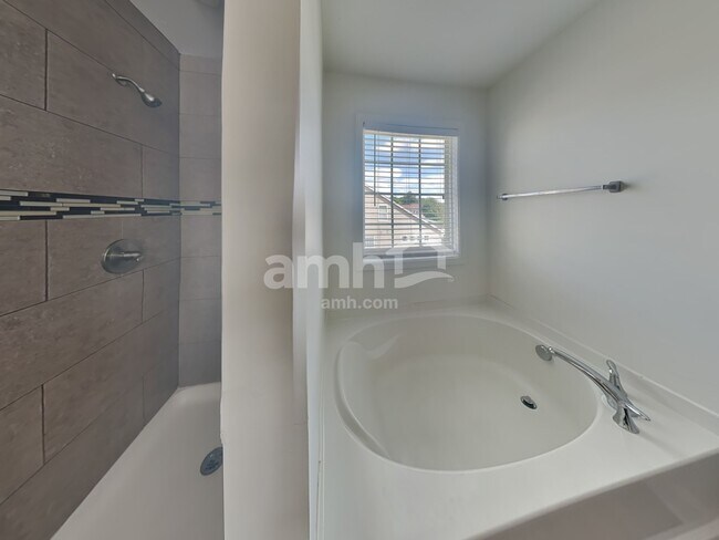 Building Photo - 1005 Theodore Ln