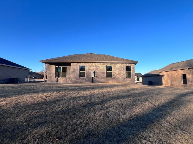 Building Photo - NEW 3 Bedroom In Carl Junction!