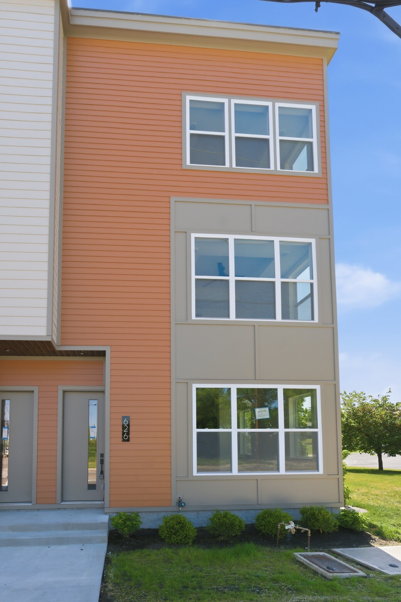 Building Photo - 626 40th Ave N