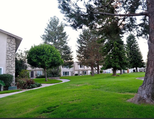 Building Photo - Paradise Manor Condo for lease