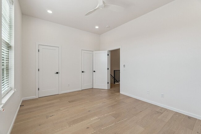 Building Photo - Townhome 2 bed 2.5 Bath "The White Workroom" in The Heart of Selah