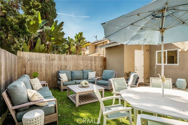 Building Photo - 2424 Santa Ana Ave