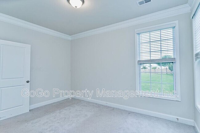 Building Photo - 110 Northwild Dr