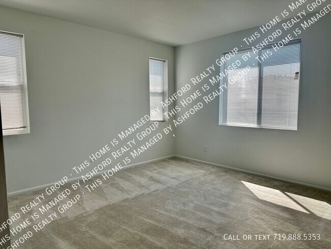 Building Photo - 4926 Deviation Pt