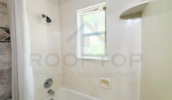 Building Photo - 206 N 200 E