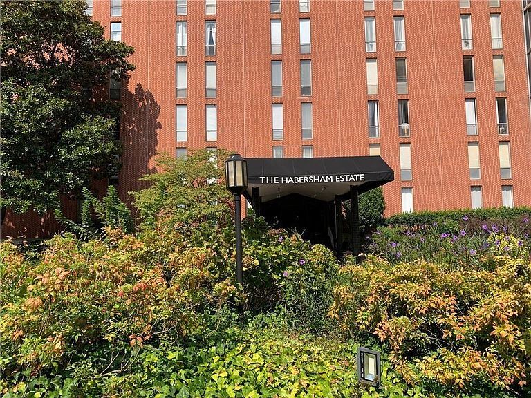 Building Entrance - 3060 Pharr Court North NW