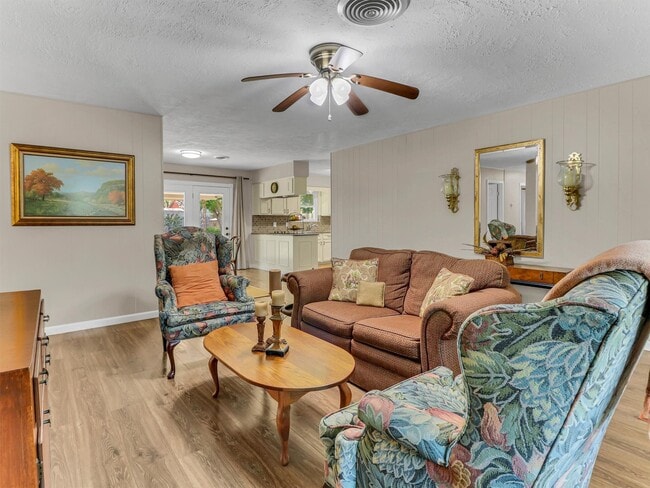 Building Photo - 805 Bluebonnet Ln