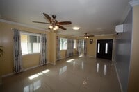 Building Photo - 1517 Palolo Ave