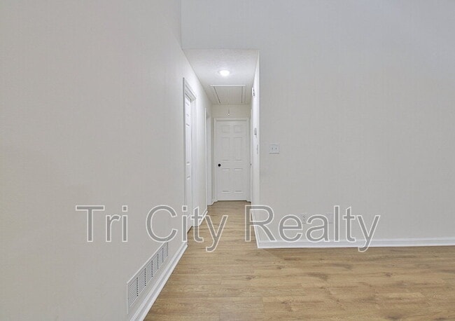 Building Photo - 150 Drennan Dr