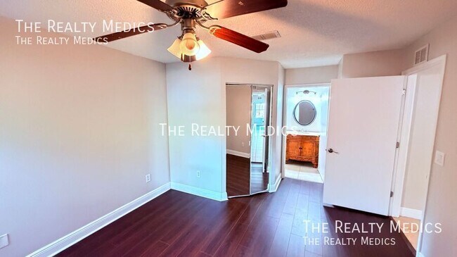 Building Photo - 712 Secret Harbor Ln