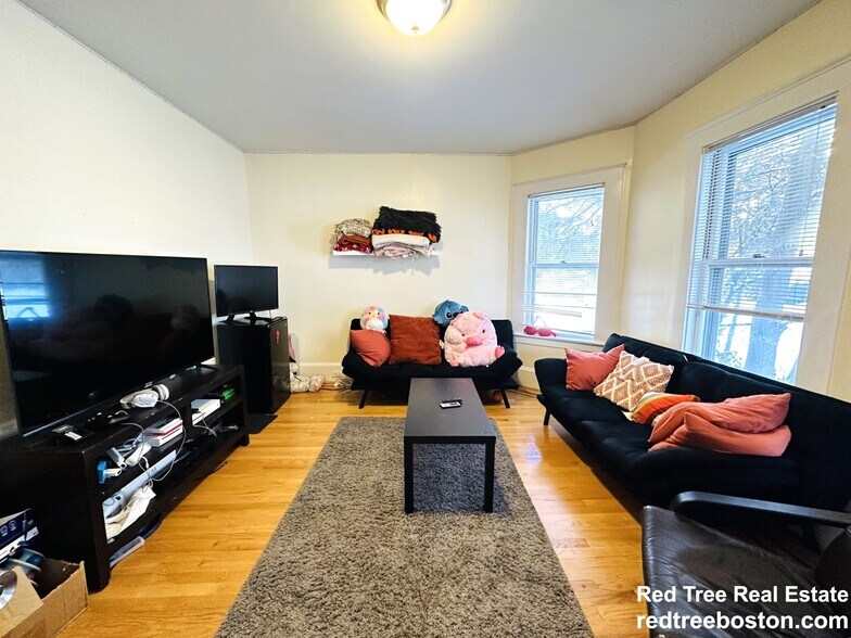 Building Photo - 28R Cherry St