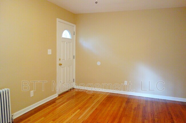 Building Photo - 8007 Garland Ave