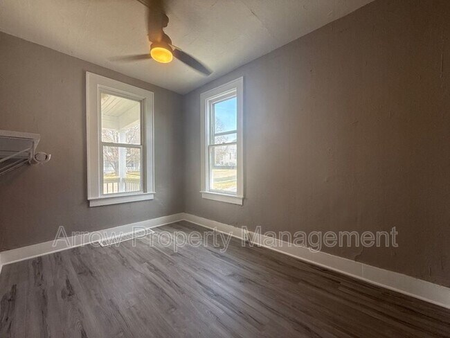 Building Photo - 715 Ella St