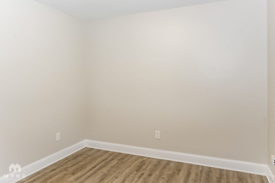 Building Photo - 201 Bermuda Lakes Dr