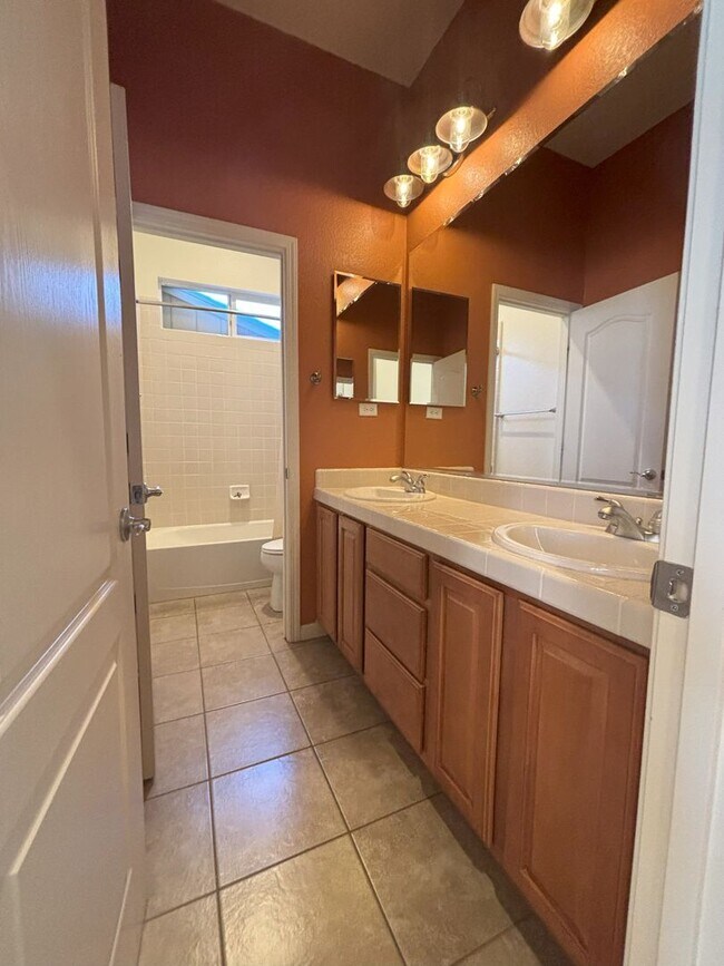 Building Photo - Sprawling Home Near UNR - One Level Living with 4 Beds - 3 Baths - 3 Car Garage