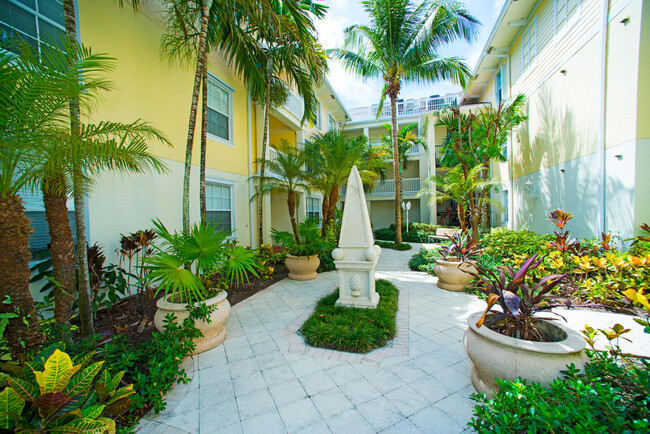 Building Photo - 275 Murcia Dr
