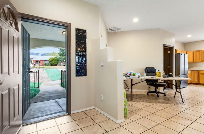 Building Photo - 1221 Paisano St NE