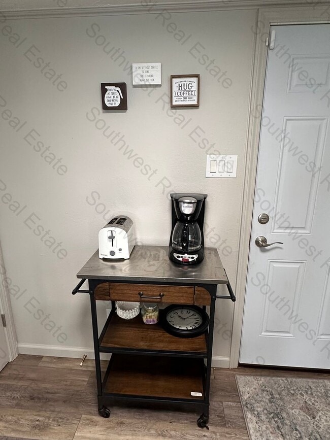 Building Photo - Spacious 2 story condo.