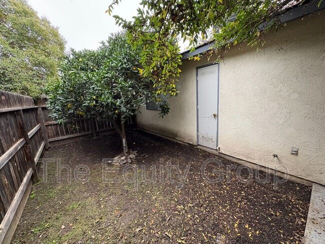 Building Photo - 2038 S Cain St