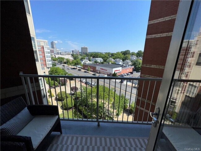 Building Photo - 300 Mamaroneck Ave