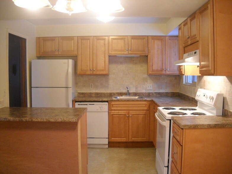 Building Photo - 5599 Thompson Rd