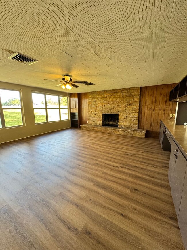 Building Photo - 11850 Schambeau Rd