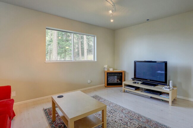 Building Photo - 3500 Fir Mountain Rd