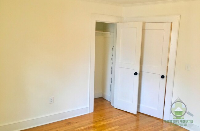 Building Photo - 111 Crane Ave