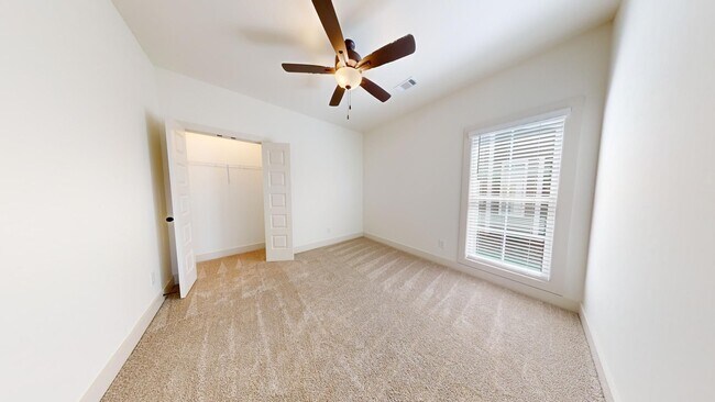 Building Photo - Fox Run Village - Opelika