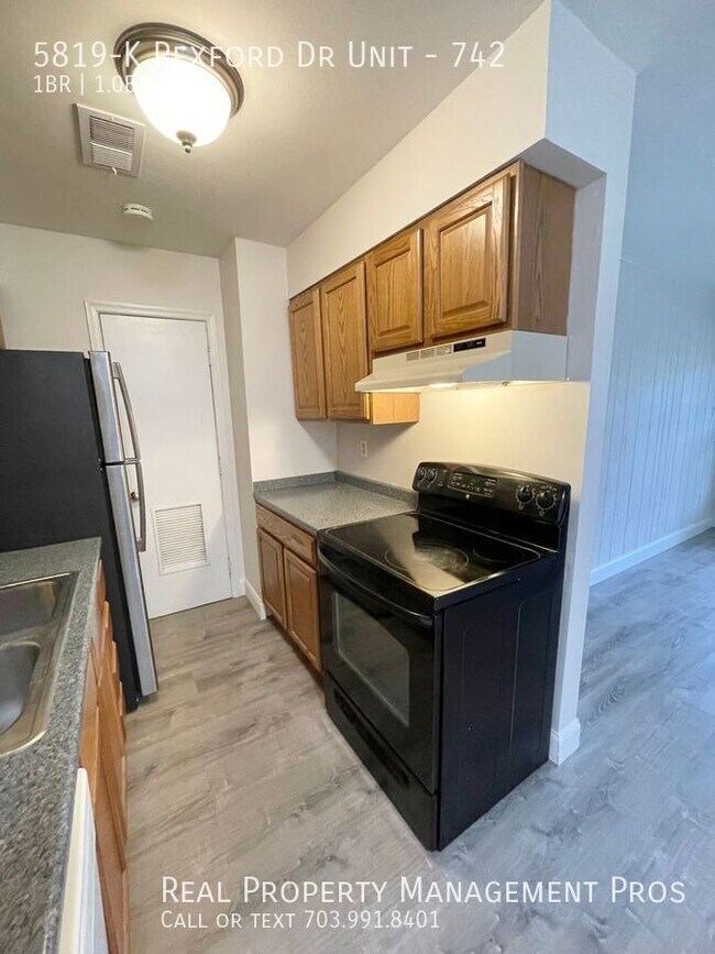 Building Photo - 5819-K Rexford Dr Unit-742