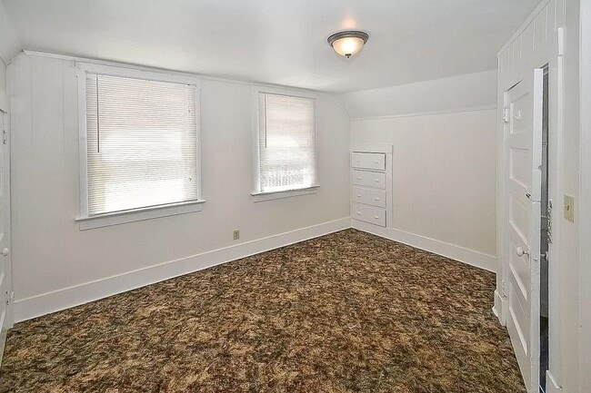 Building Photo - Inviting 4 Bed, 2 Bath in GU District! (GU Off-Campus Housing - Preleasing for June 2026)