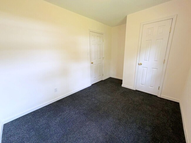 Building Photo - 9625 Shiloh Dr