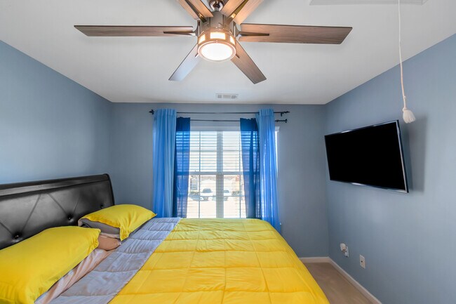 Building Photo - 3863 Pin Oak St