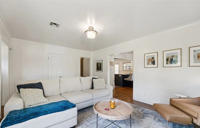 Building Photo - 2 Bed | 2 Bath Near TU!