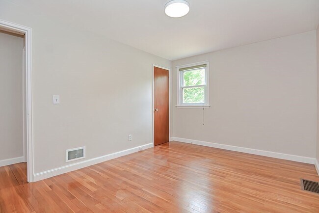 Building Photo - 4 Edgemont Ave