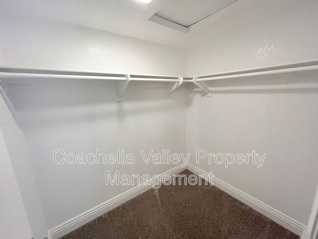 Building Photo - 41469 Woodhaven Dr W